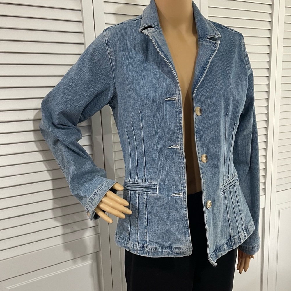 Stylish Women's Blue Denim Jacket - Picture 3 of 7